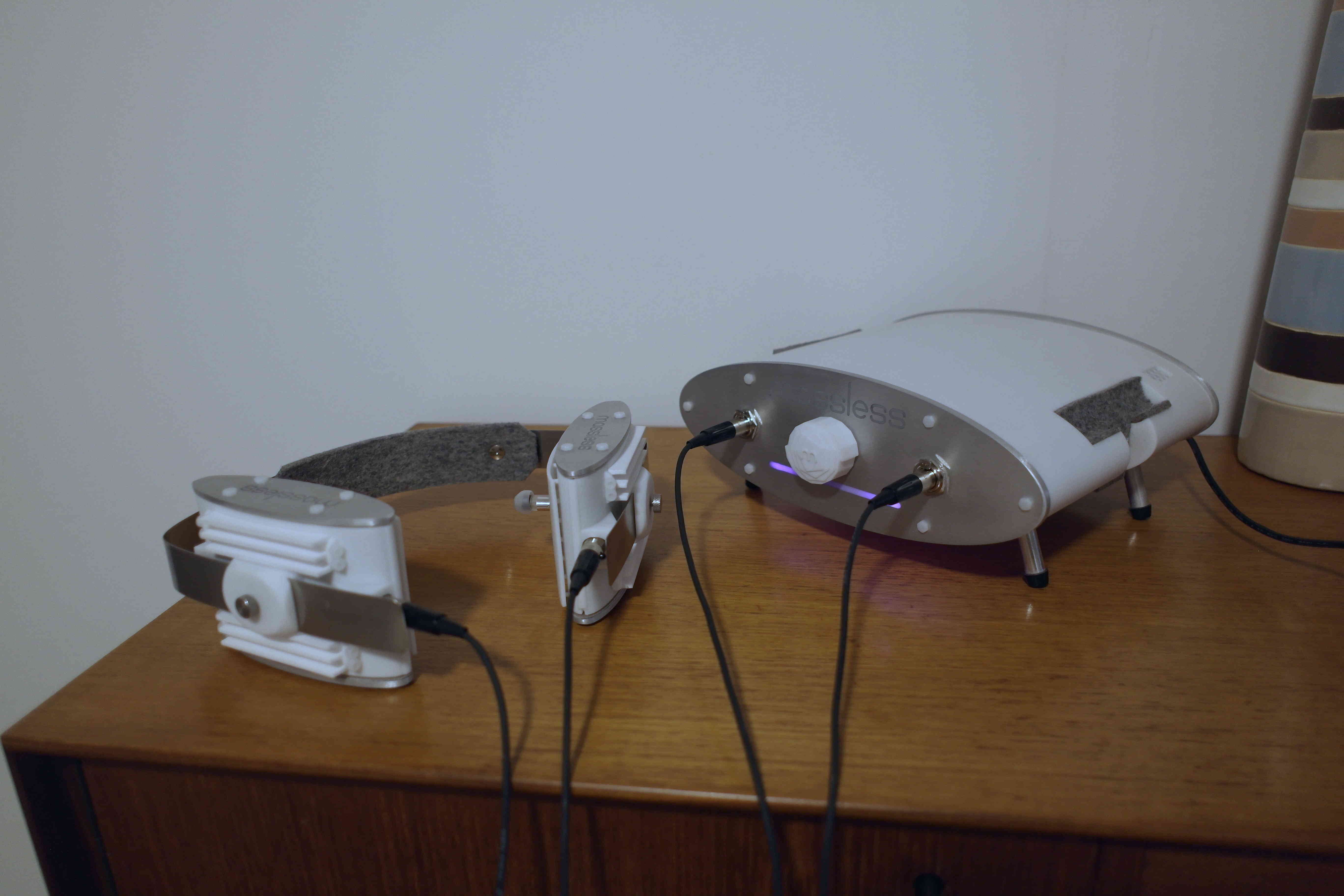 massless headphone system on desk